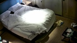 安防酒店偷拍精品作者强推 谁家女朋友被抱起来操对白清晰，叫床真好听