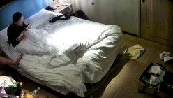 安防酒店偷拍精品作者强推 谁家女朋友被抱起来操对白清晰，叫床真好听