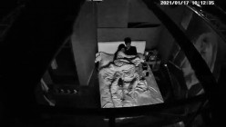 已经绝版的360工业风主题套房偷拍大学生情侣开房过夜临走前貌似发现了摄像头凝视了很久