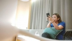 租豪车约拜金女肉肉大奶熟女，手指扣穴抬起双腿插入，连续搞了两炮，被操的爽翻天呻吟连连