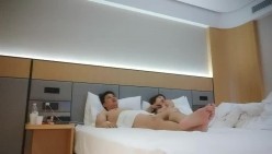 租豪车约拜金女肉肉大奶熟女，手指扣穴抬起双腿插入，连续搞了两炮，被操的爽翻天呻吟连连