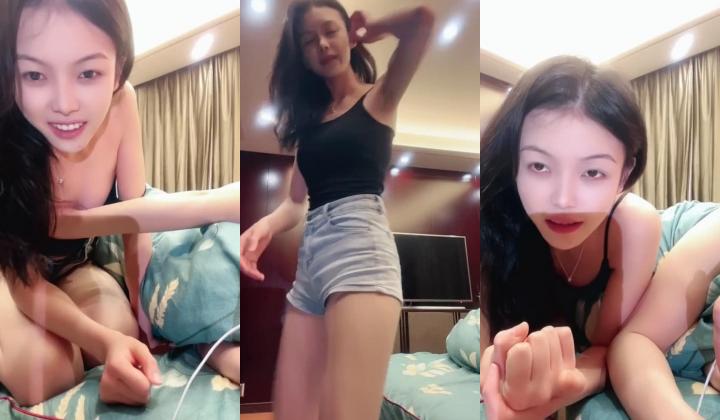 【02年表姐】高颜校花 黑丝大长腿 模特身材 美乳翘臀 道具自慰 无套啪
