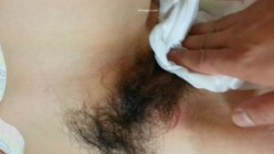 公司团建小伙下药迷翻美女同事 玩了一下她的B 怕坐牢没敢操