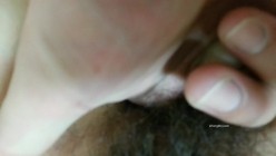 公司团建小伙下药迷翻美女同事 玩了一下她的B 怕坐牢没敢操