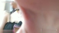 女神级别的性感美女舞动身躯，大秀白皙的皮肤，性感的美甲往逼逼里搅动，汪汪的一窝淫水声，听着真诱惑死人！